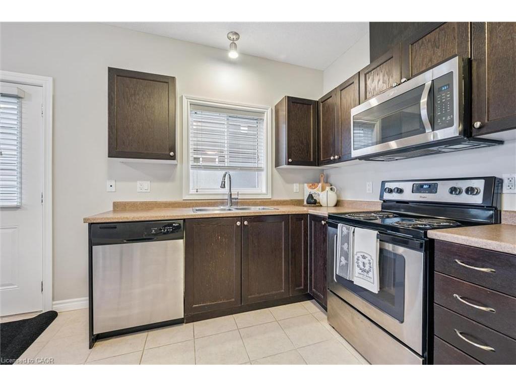 









470


Elora

Street,
Fergus,




ON
N1M 1Y8

