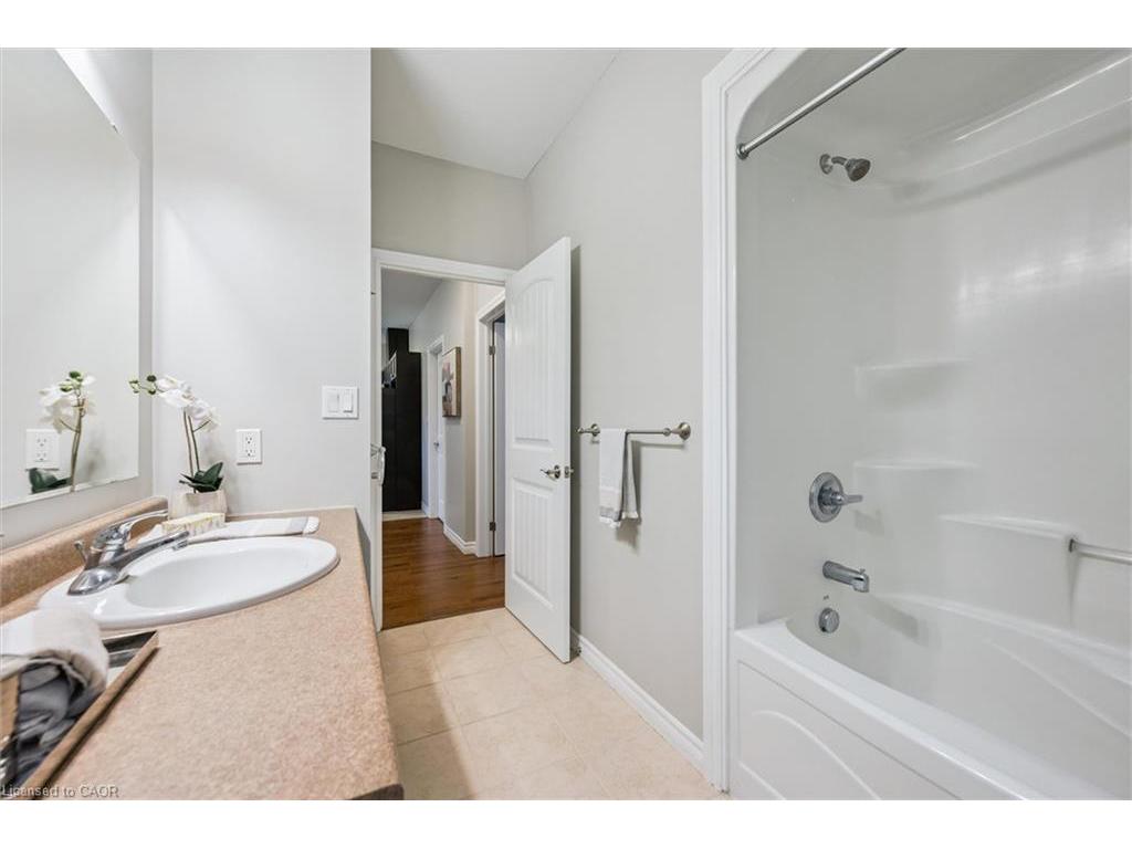 









470


Elora

Street,
Fergus,




ON
N1M 1Y8

