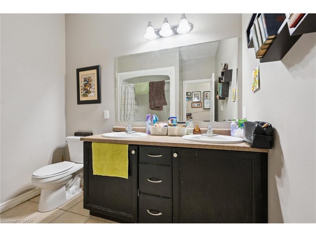 









470


Elora

Street,
Fergus,




ON
N1M 1Y8

