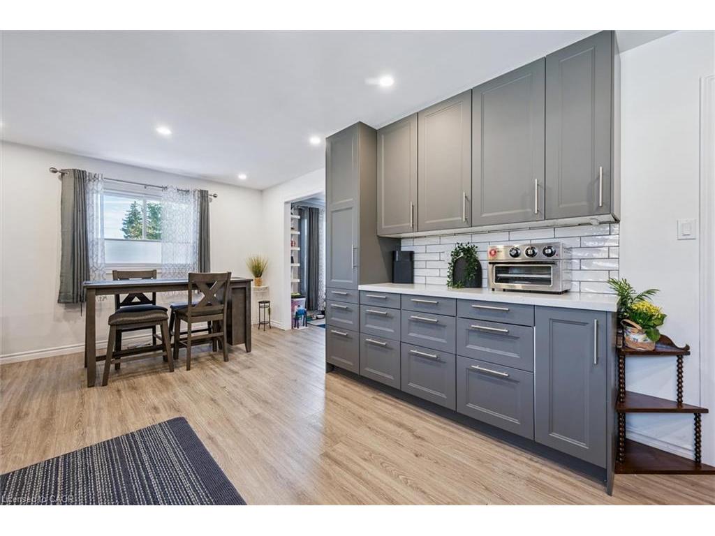 









263


The Country

Way,
Kitchener,




ON
N2E 2V6


