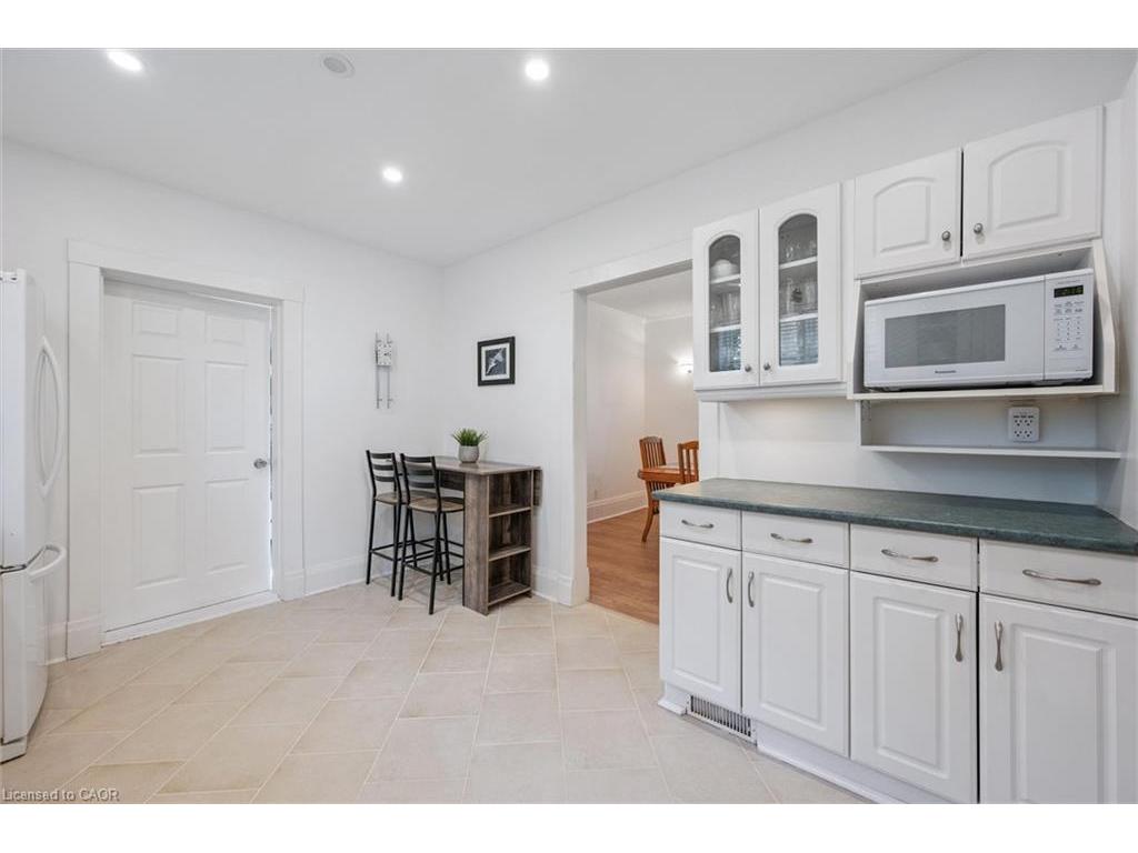 









233


Duke

Street East,
Kitchener,




ON
N2H 1B2

