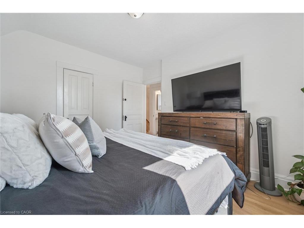 









233


Duke

Street East,
Kitchener,




ON
N2H 1B2

