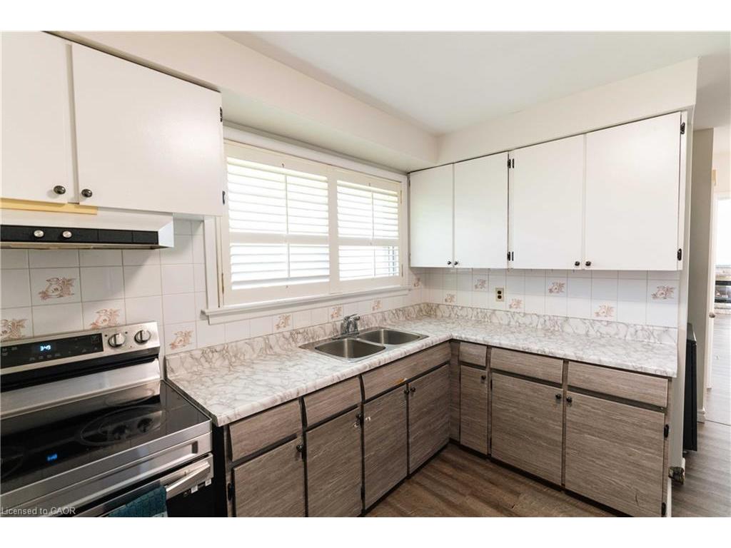 









365


Sandhurst

Drive,
Oakville,




ON
L6L 4L1

