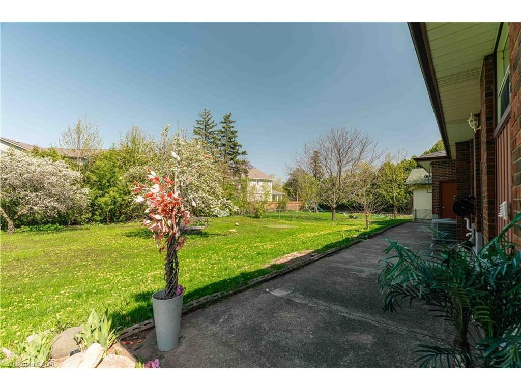 









365


Sandhurst

Drive,
Oakville,




ON
L6L 4L1

