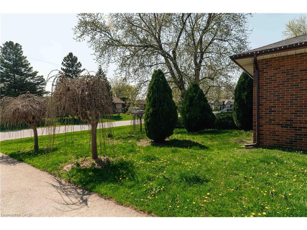 









365


Sandhurst

Drive,
Oakville,




ON
L6L 4L1

