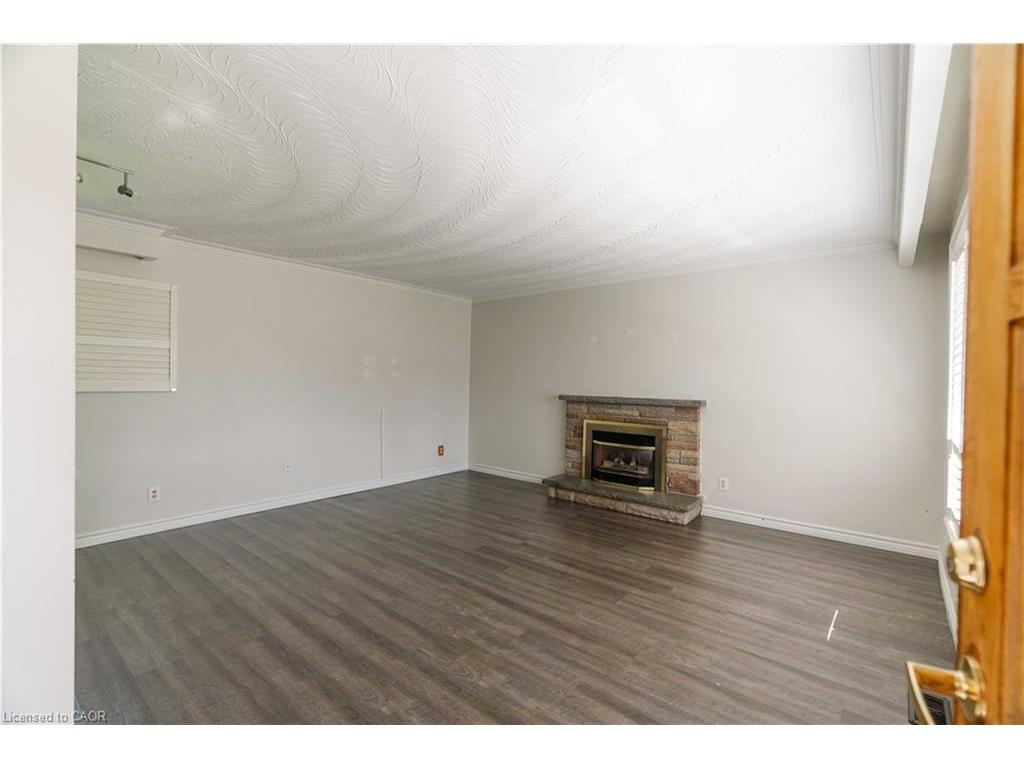 









365


Sandhurst

Drive,
Oakville,




ON
L6L 4L1

