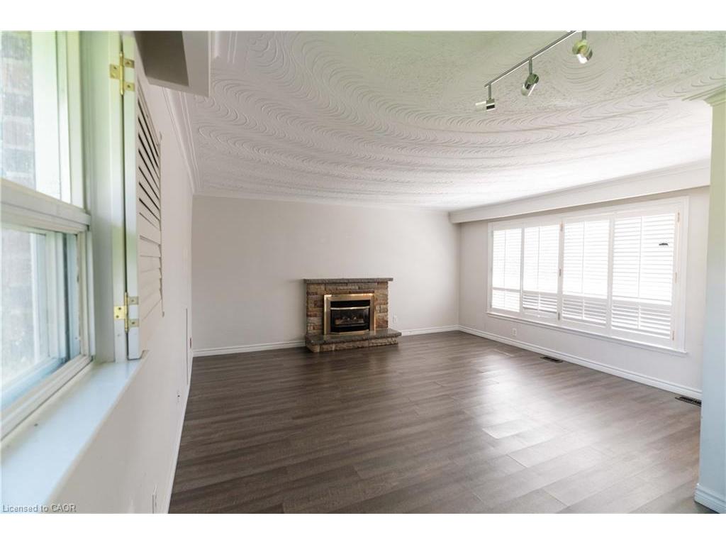 









365


Sandhurst

Drive,
Oakville,




ON
L6L 4L1

