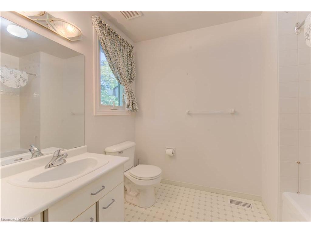 









523


Beechwood

Drive, 5,
Waterloo,




ON
N2T 2G7

