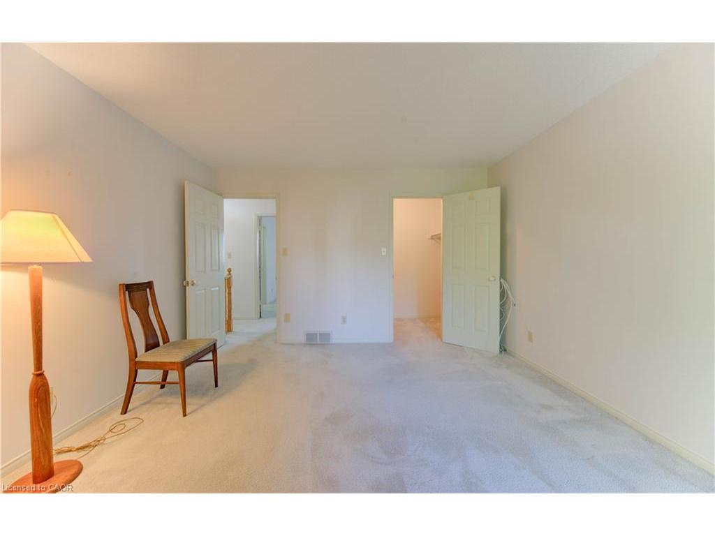 









523


Beechwood

Drive, 5,
Waterloo,




ON
N2T 2G7


