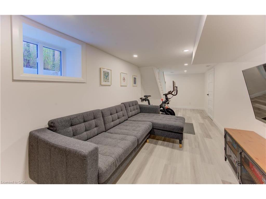 









88


Dekay

Street,
Kitchener,




ON
N2H 3T6

