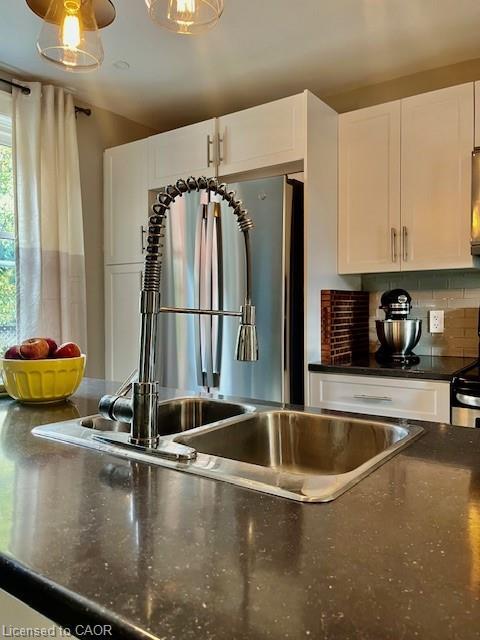 









88


Dekay

Street,
Kitchener,




ON
N2H 3T6

