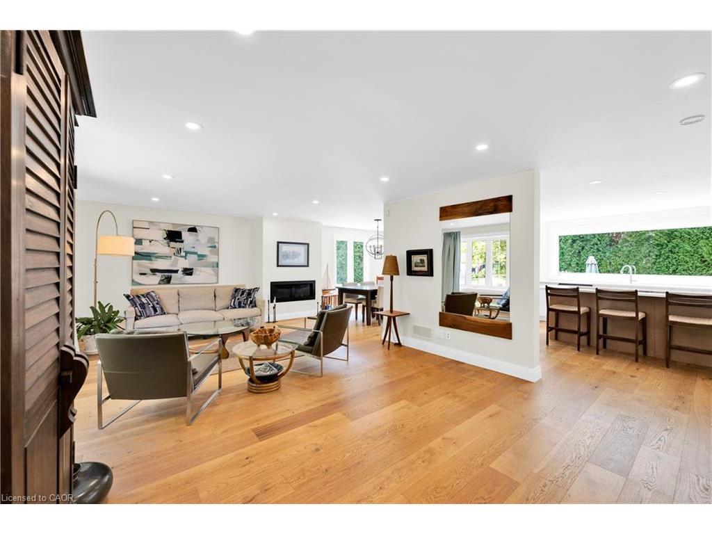 









912


Boothman

Avenue,
Burlington,




ON
L7T 1P4

