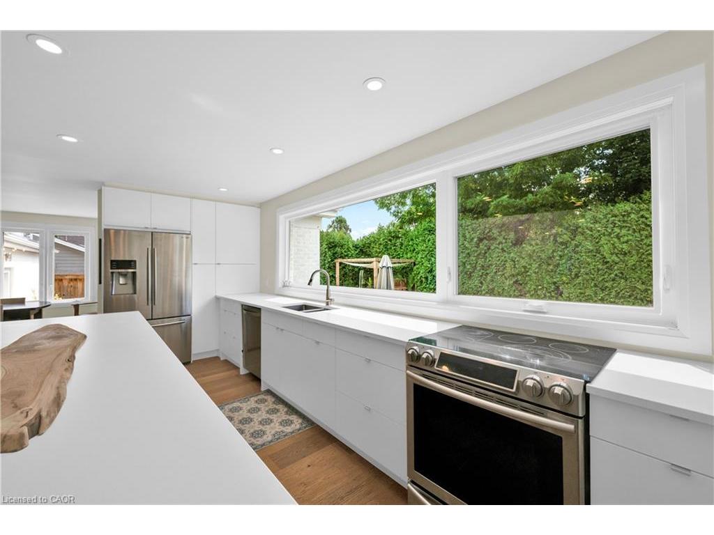 









912


Boothman

Avenue,
Burlington,




ON
L7T 1P4

