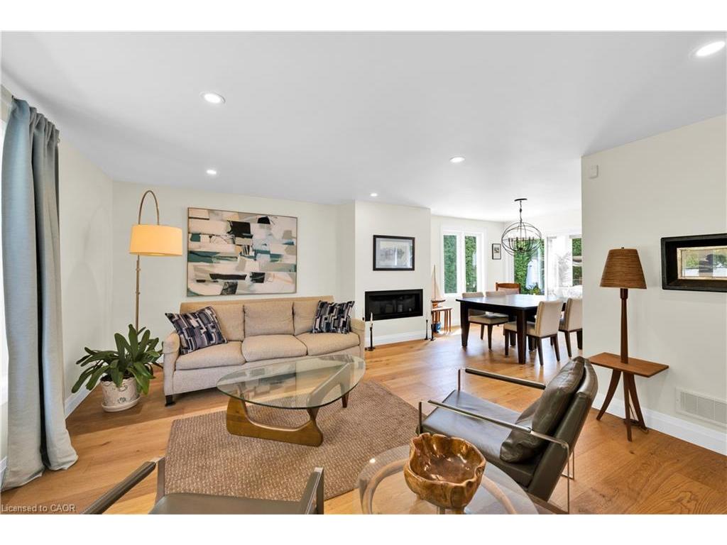 









912


Boothman

Avenue,
Burlington,




ON
L7T 1P4

