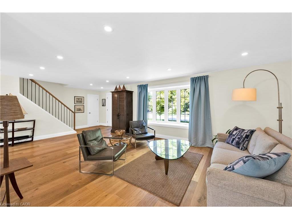 









912


Boothman

Avenue,
Burlington,




ON
L7T 1P4

