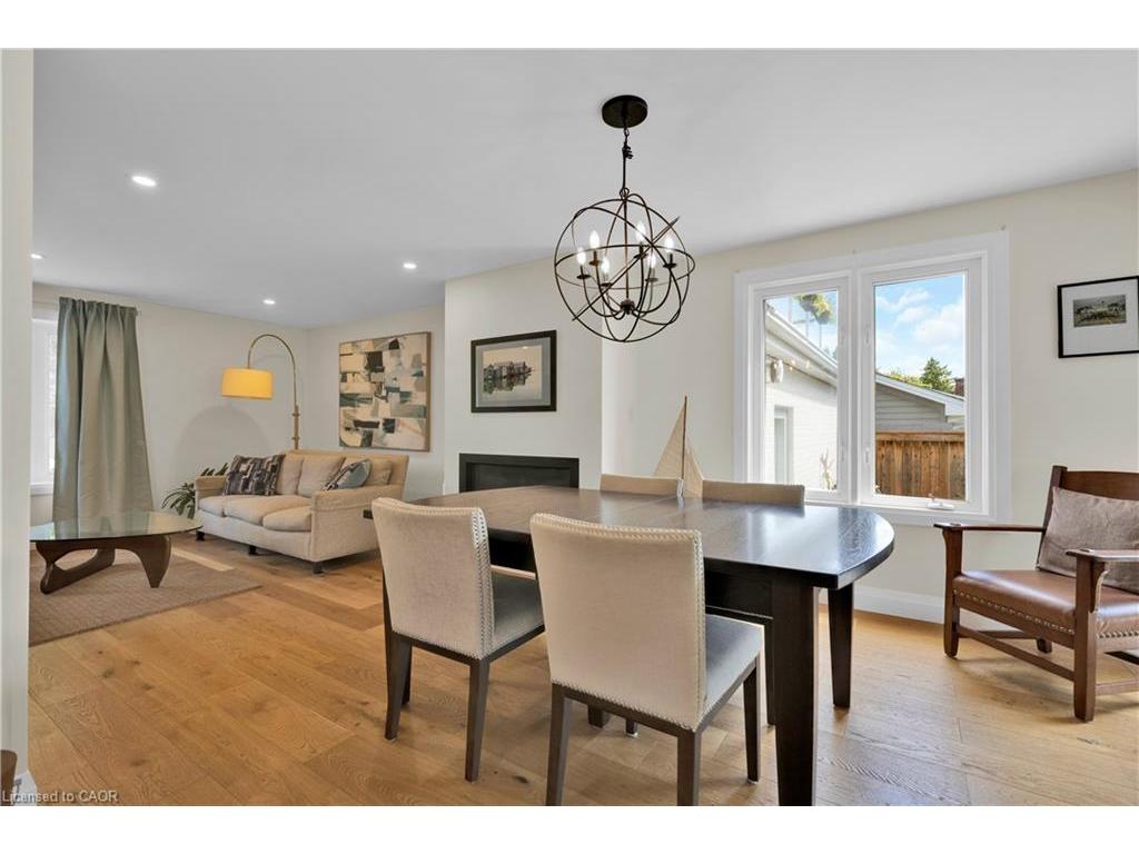 









912


Boothman

Avenue,
Burlington,




ON
L7T 1P4

