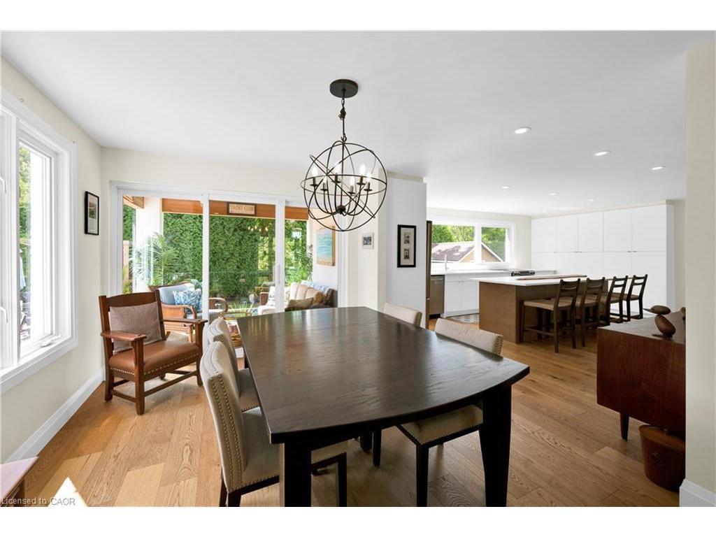 









912


Boothman

Avenue,
Burlington,




ON
L7T 1P4

