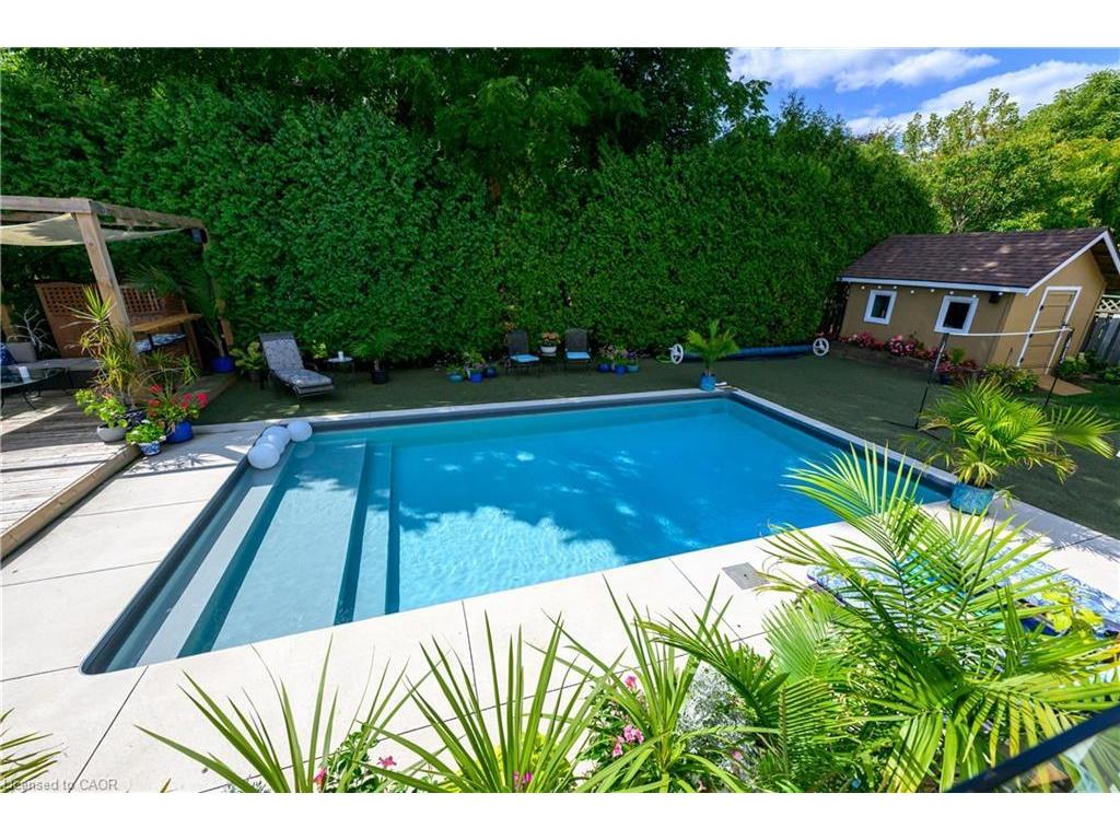 









912


Boothman

Avenue,
Burlington,




ON
L7T 1P4

