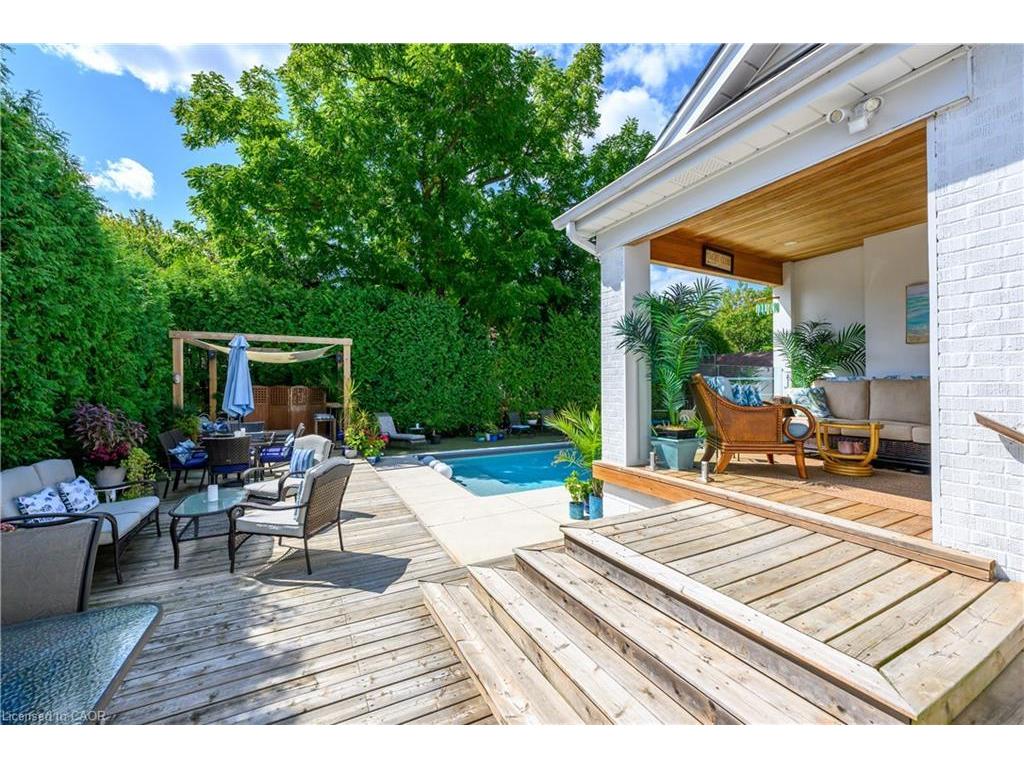 









912


Boothman

Avenue,
Burlington,




ON
L7T 1P4


