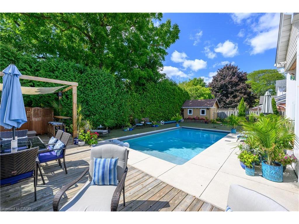 









912


Boothman

Avenue,
Burlington,




ON
L7T 1P4

