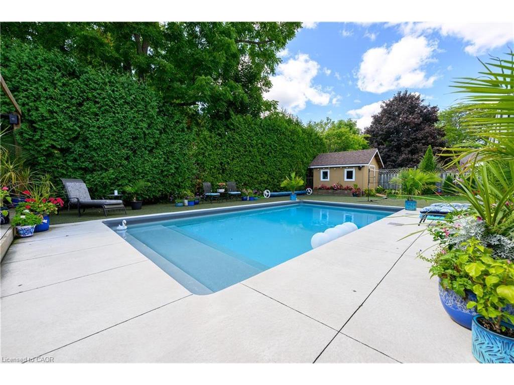 









912


Boothman

Avenue,
Burlington,




ON
L7T 1P4

