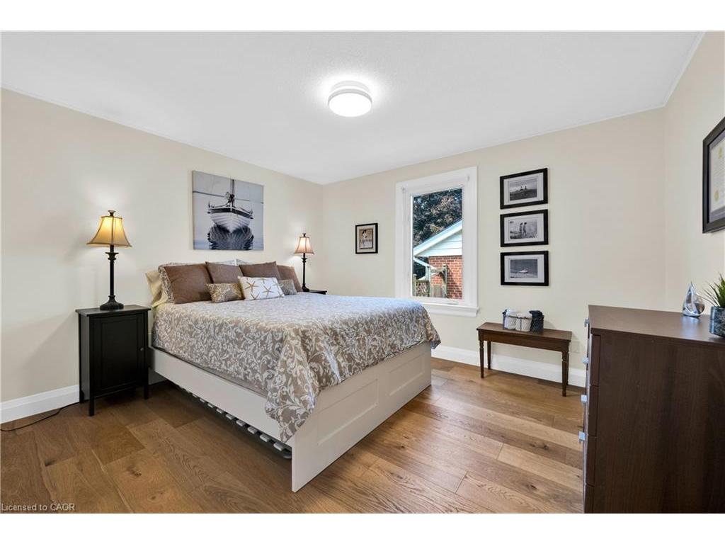 









912


Boothman

Avenue,
Burlington,




ON
L7T 1P4

