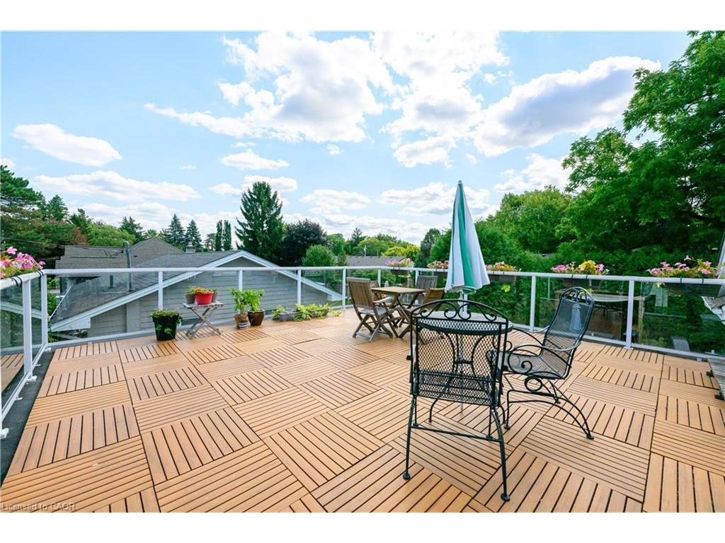 









912


Boothman

Avenue,
Burlington,




ON
L7T 1P4

