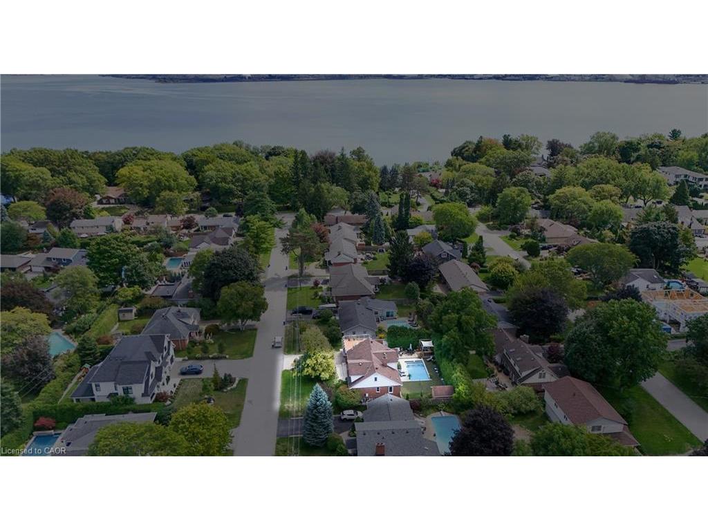 









912


Boothman

Avenue,
Burlington,




ON
L7T 1P4

