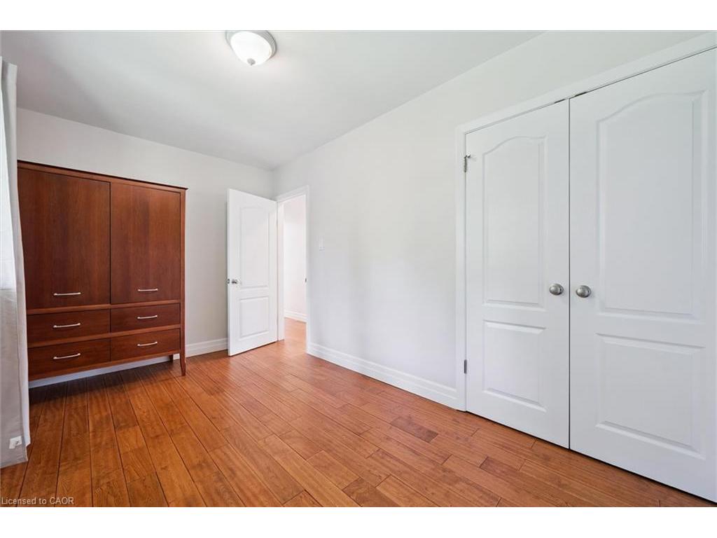 









272


Hartwood

Place,
Kitchener,




ON
N2H 6B5

