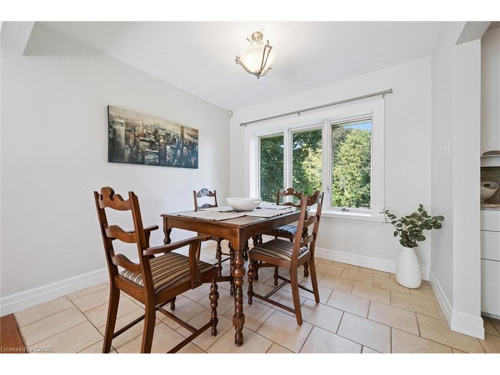 









272


Hartwood

Place,
Kitchener,




ON
N2H 6B5

