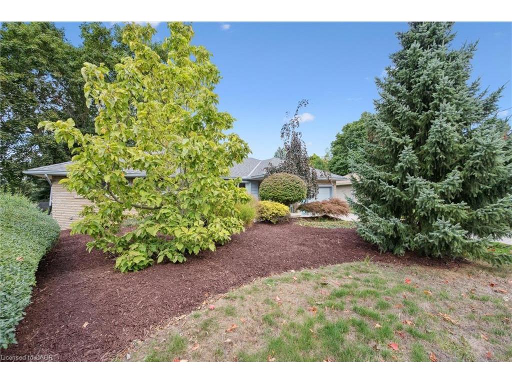 









272


Hartwood

Place,
Kitchener,




ON
N2H 6B5


