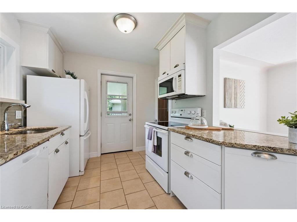 









272


Hartwood

Place,
Kitchener,




ON
N2H 6B5

