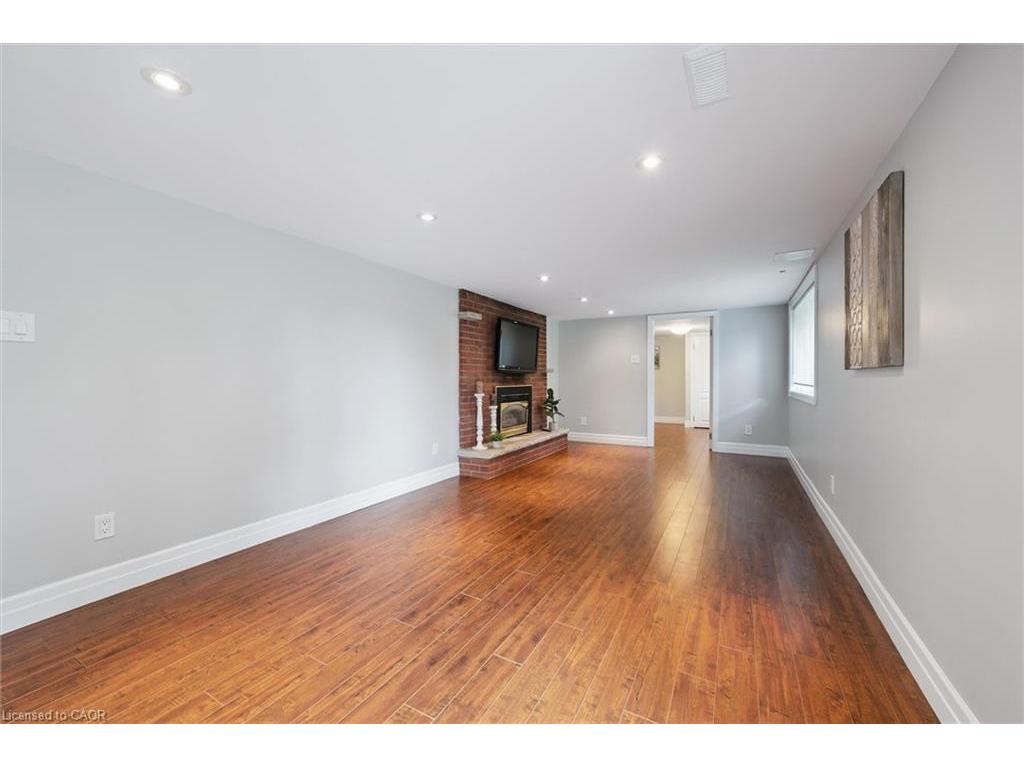 









272


Hartwood

Place,
Kitchener,




ON
N2H 6B5


