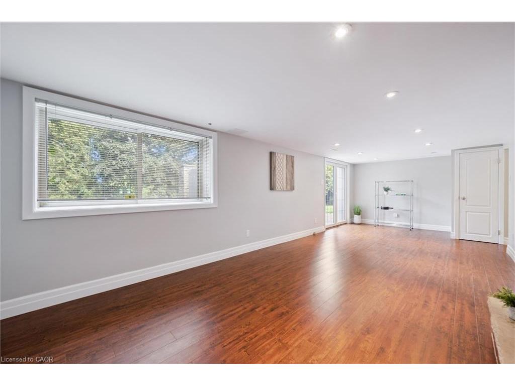 









272


Hartwood

Place,
Kitchener,




ON
N2H 6B5

