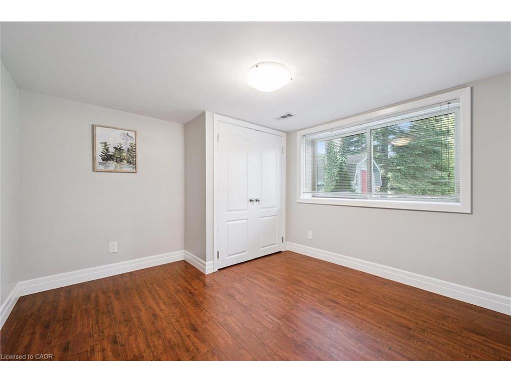 









272


Hartwood

Place,
Kitchener,




ON
N2H 6B5

