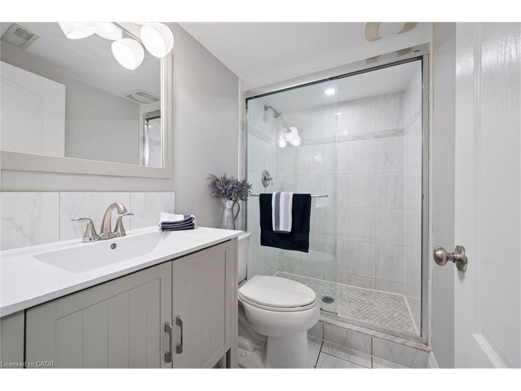 









272


Hartwood

Place,
Kitchener,




ON
N2H 6B5

