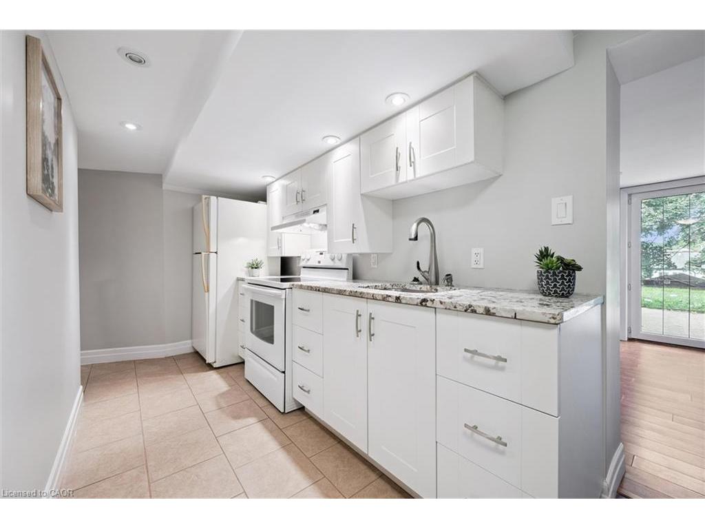 









272


Hartwood

Place,
Kitchener,




ON
N2H 6B5


