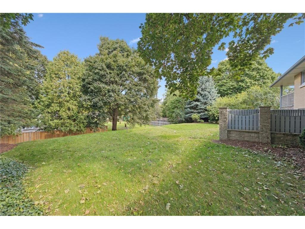 









272


Hartwood

Place,
Kitchener,




ON
N2H 6B5

