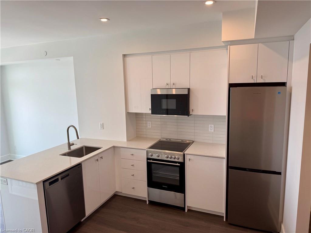 









25


Wellington

Street South, 2714,
Kitchener,




ON
N2G 0G5

