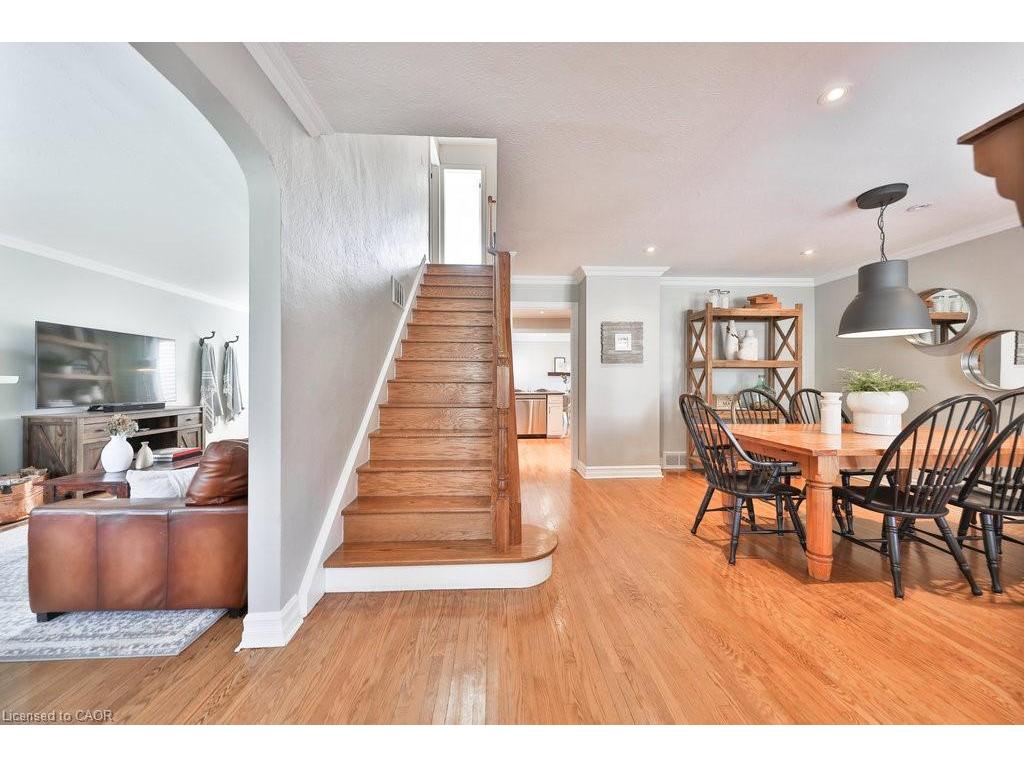









886


Whitney

Drive,
Mississauga,




ON
L4Y 1E7

