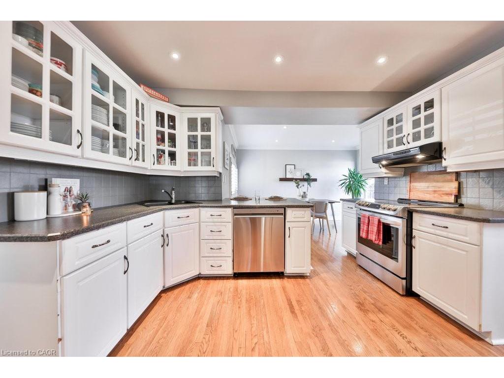 









886


Whitney

Drive,
Mississauga,




ON
L4Y 1E7


