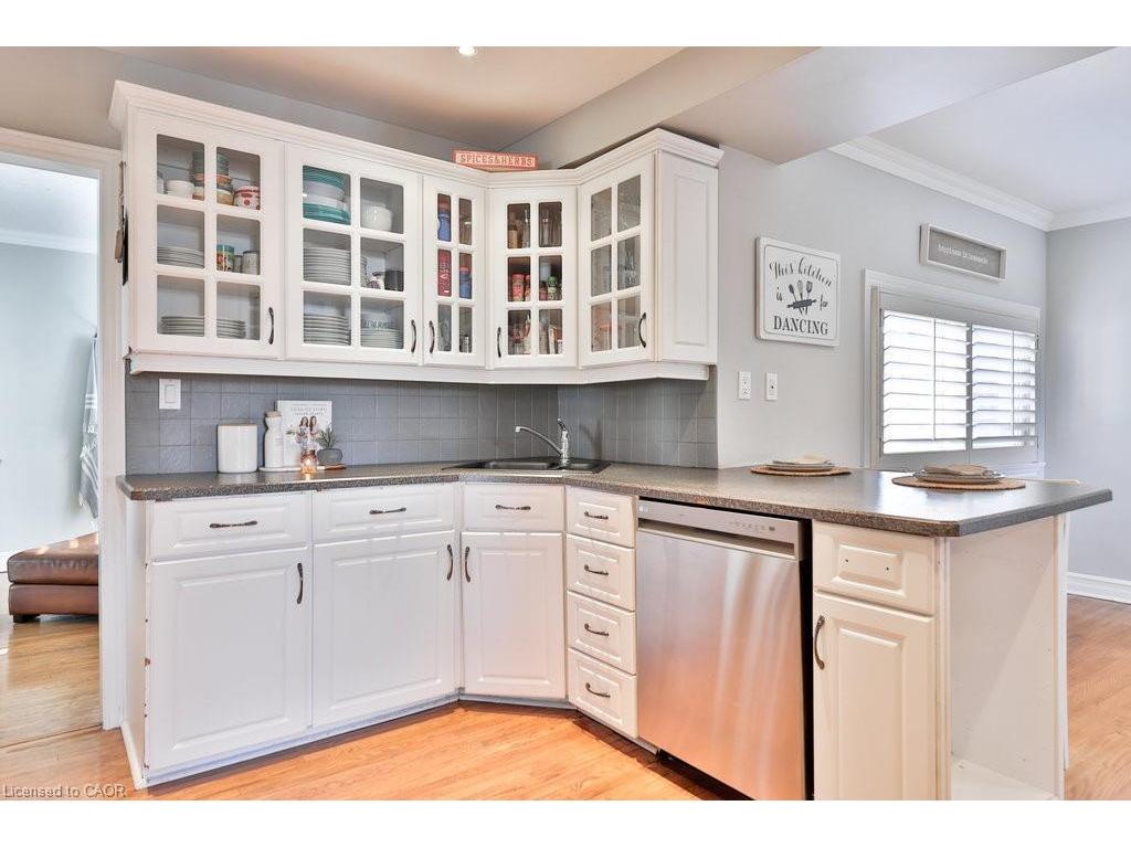 









886


Whitney

Drive,
Mississauga,




ON
L4Y 1E7

