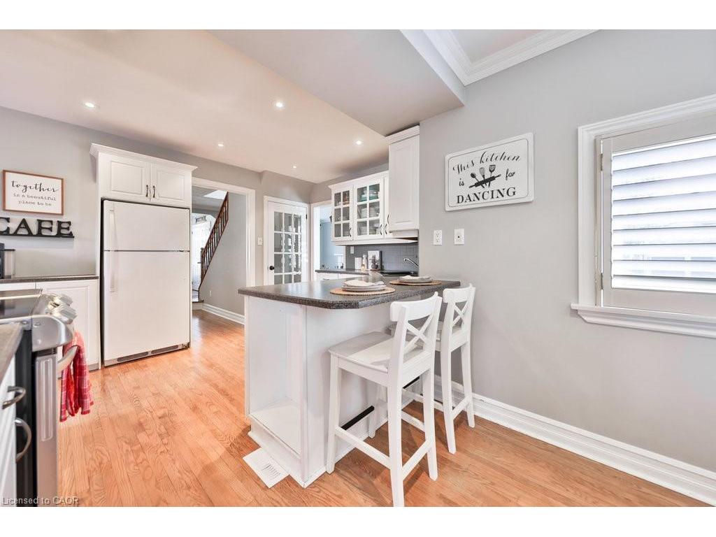









886


Whitney

Drive,
Mississauga,




ON
L4Y 1E7

