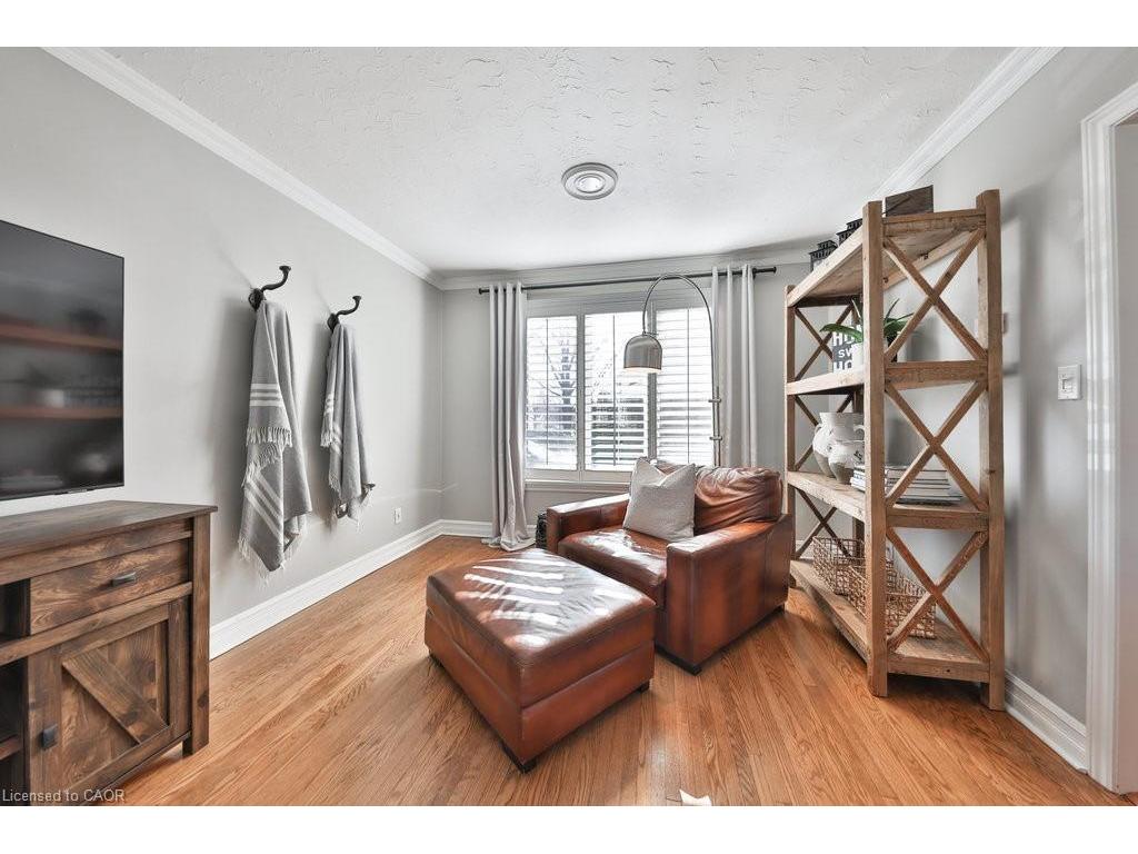 









886


Whitney

Drive,
Mississauga,




ON
L4Y 1E7

