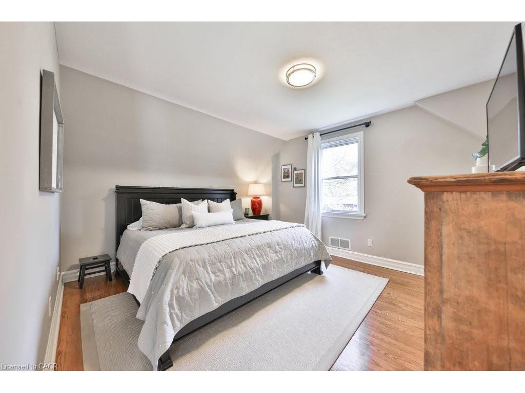 









886


Whitney

Drive,
Mississauga,




ON
L4Y 1E7


