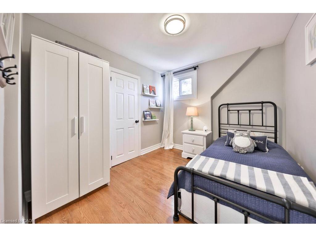 









886


Whitney

Drive,
Mississauga,




ON
L4Y 1E7

