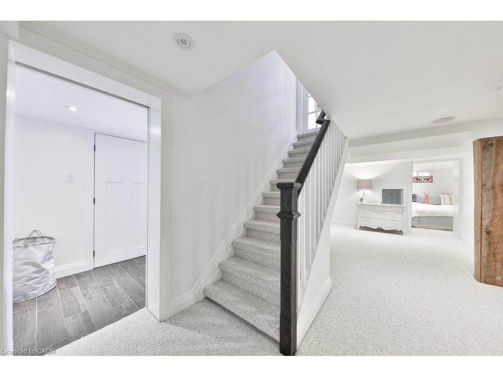 









886


Whitney

Drive,
Mississauga,




ON
L4Y 1E7

