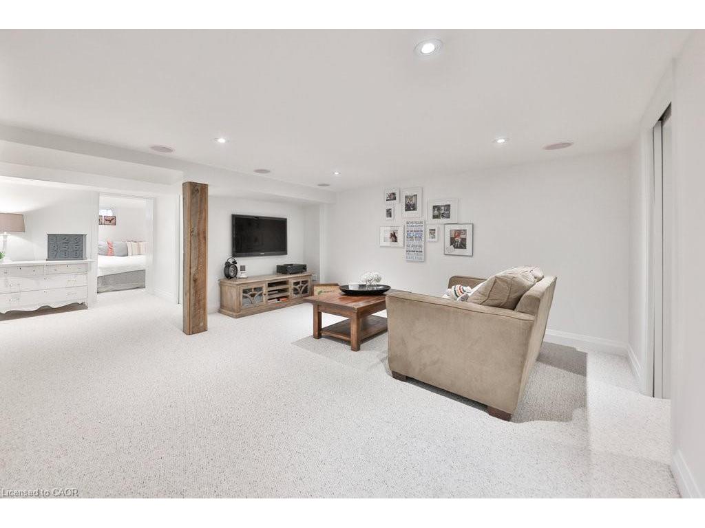 









886


Whitney

Drive,
Mississauga,




ON
L4Y 1E7

