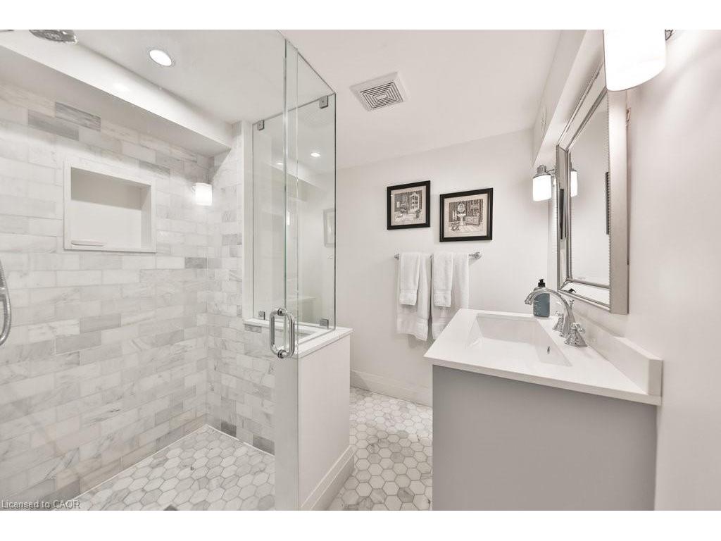 









886


Whitney

Drive,
Mississauga,




ON
L4Y 1E7

