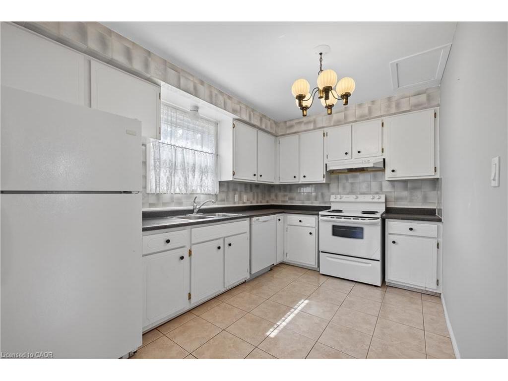 









233


High

Street,
London,




ON
N6C 4K9

